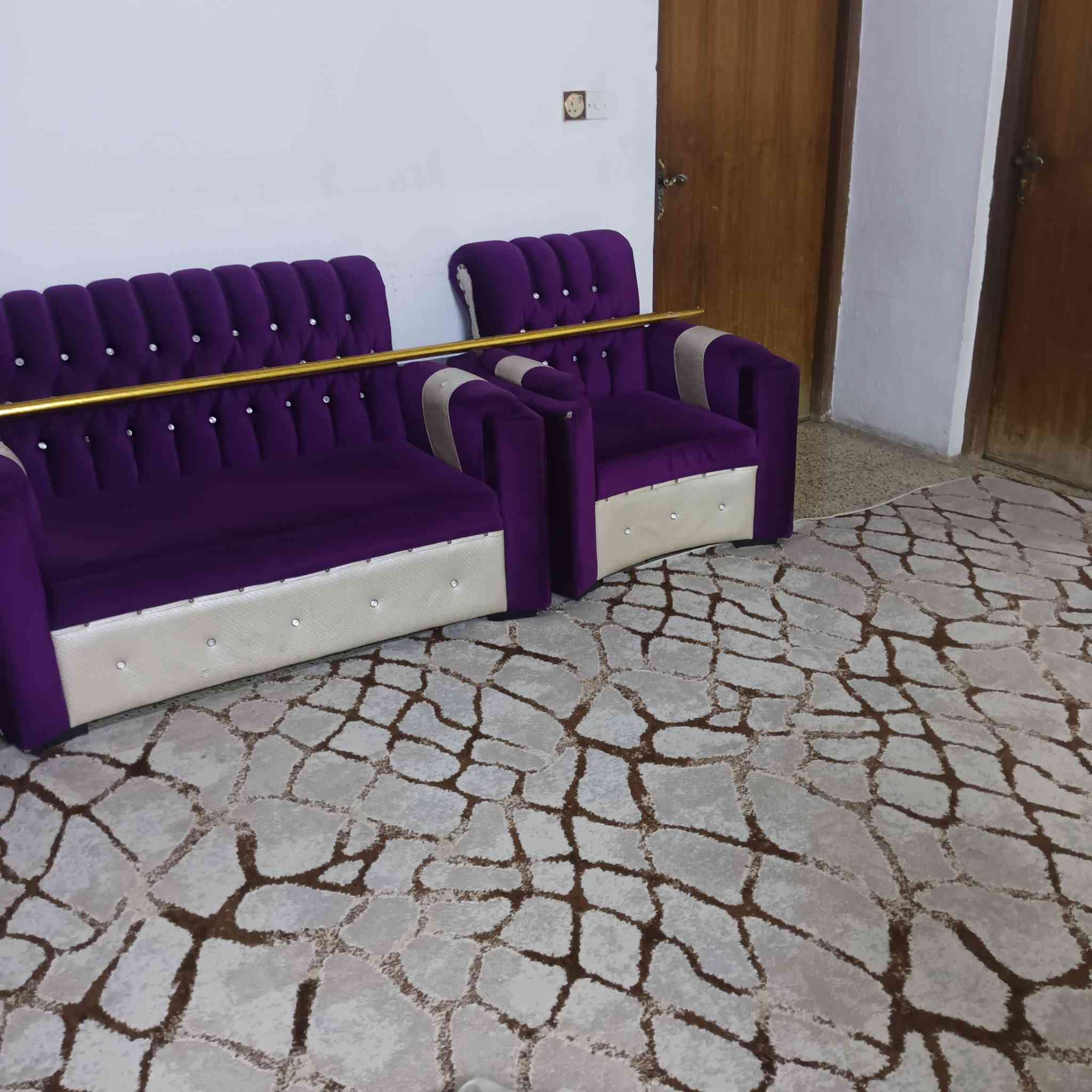 طخم ايطالي نظيف حيل للبيع السعر 225لف***********
