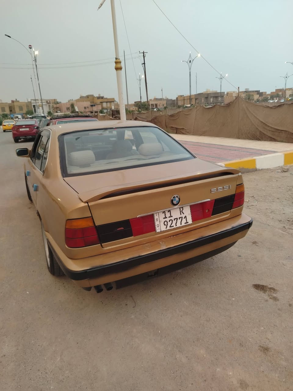 للبيع بي ام دبليو ذهبي 525 مكينه مفتوح كير اوتو موديل 89
سياره جديده بدون نقص جاهزه 
مصبوغه عام جماليه صبغ درجه اولى 
بدون خياسات 
كهربائات وضع شركه بدون جطلات وكلشي شغال 
 وحماوه ثابته 
رقم بغداد وهزه جديده وسنويه لل٢٠٣١.
داخل قرفه حلوه كلش 
تخم تاير وويل جديد 
صدر امامي خلفي جديدطسه ناعمه كلش 
مكاني ناصريه سديناويه 
السعر 40وبيها مجال للطيبين 
الشراي يتصل ***********/0781633102
