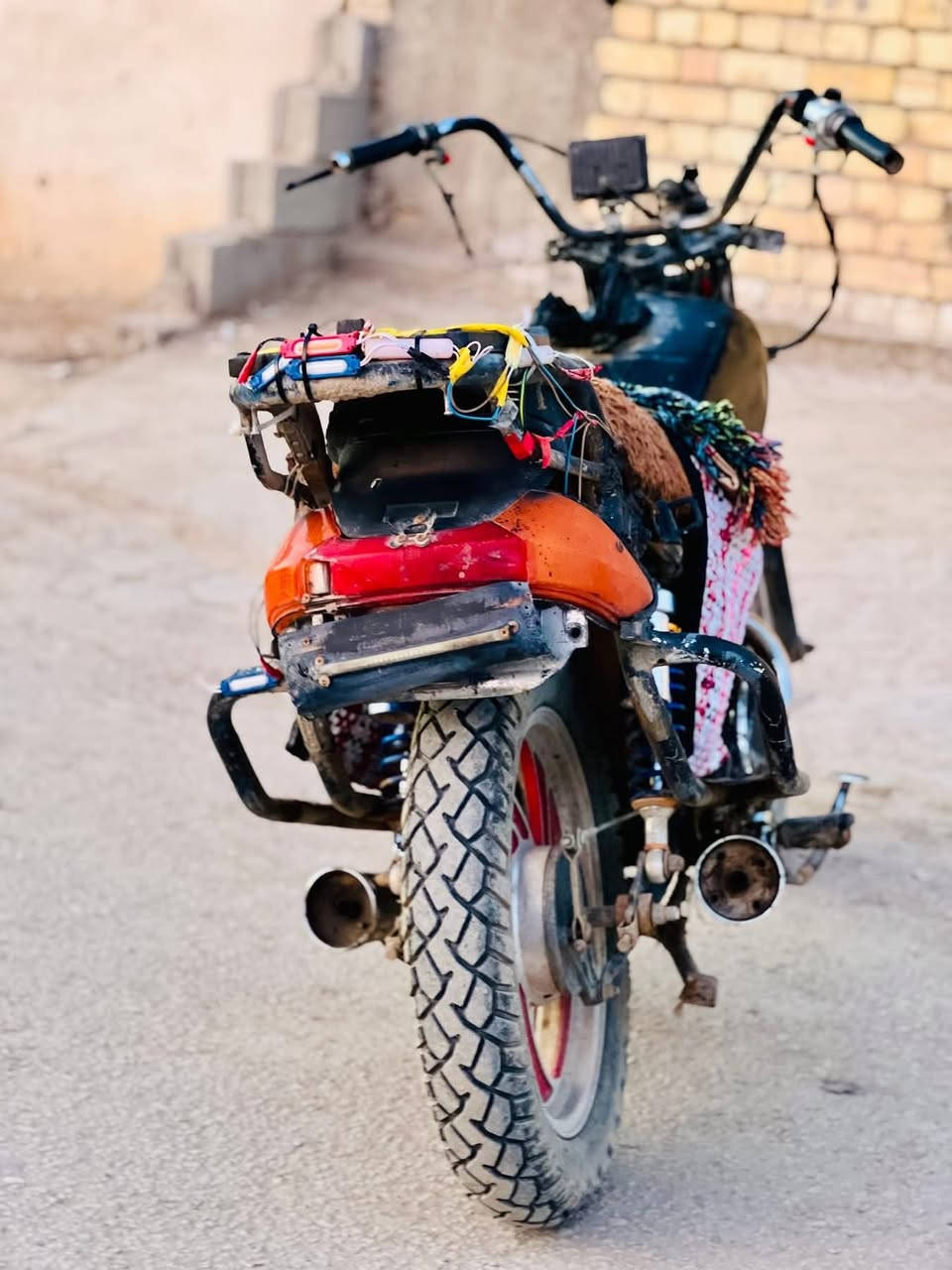 السلام عليكم ….جونده للبيع كلك كلك دراجه مكينته خير من الله خرسه شلع ومعدل فول  كهربائيات كله شغاله سلف نگره   
بيه زوج تاير +زوج اوياله جدد 
دبلات الخلفيه زوج جدد 
ضفيره جديده 
باتري جديد 
سعره 250وبيه مجال بسيط للشراي 
مكاني بابل المسيب السده الهنديه 
***********بي واتس آب
