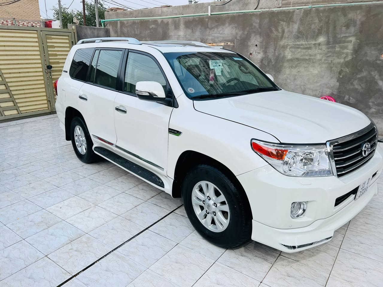 السلام عليكم للبيع سيارة لاندكروز جكسار  موديل 2010 أصل جديده
رقم بغداد دولي جديد مشروع وطني تحويل مباشر و مكينة 6 سلندر وكير بلاد كفالة حدادة تخم تاير ويل كب جديد كهـربائيات شغالة كفالة سيارة جاهزة العنوان البصرة السعر 248 قفل 
***********
