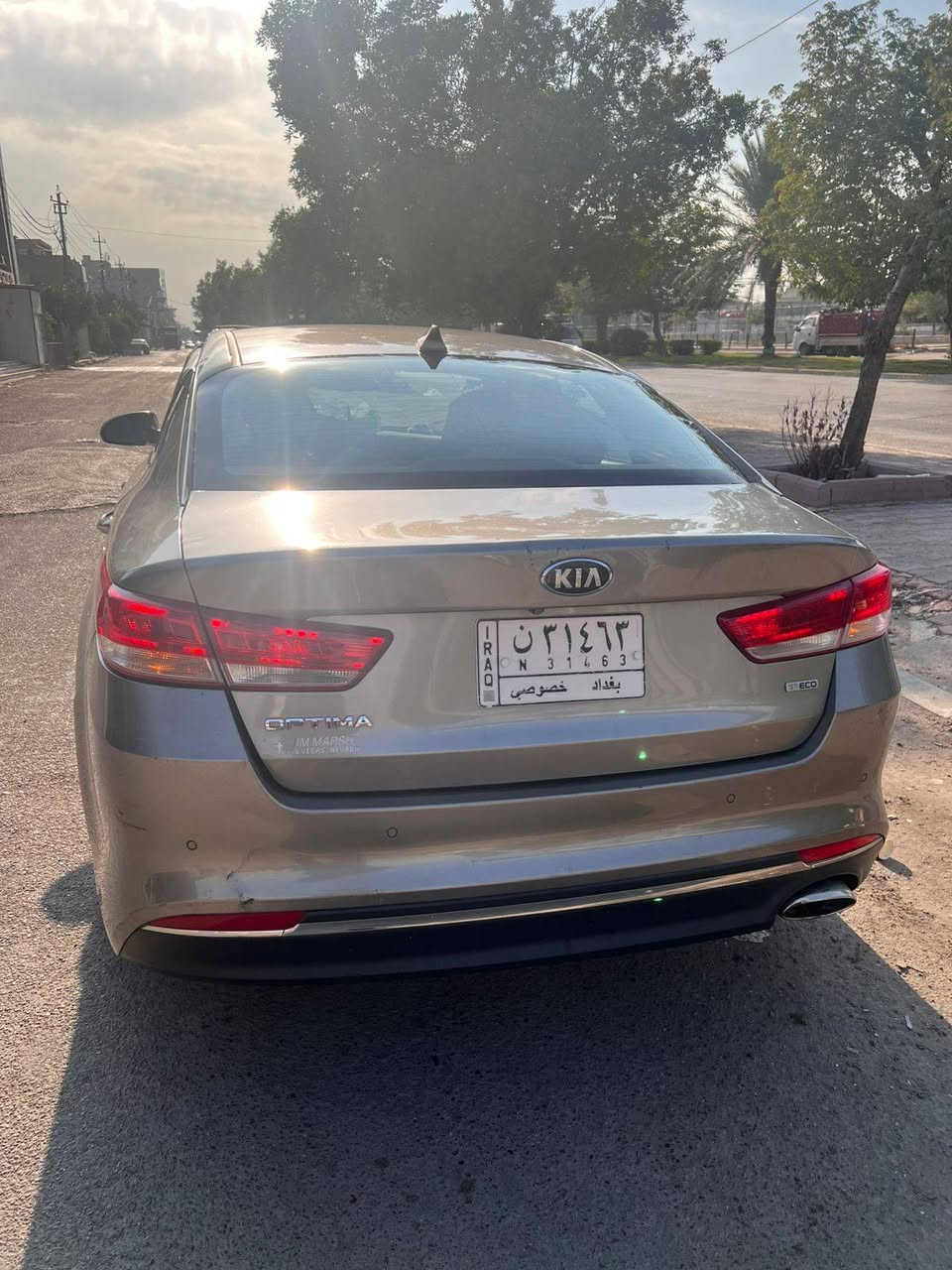 السلام عليكم من رخصت مدير الكروب سياره كيا اوبتما موديل ٢٠١٦ وارد امريكي رقم بغداد عده الفتحه سنويه باسمي ٢٠٢٩ سعر ١٢٠ وبيه مجال للطيبين للاستفسار الاتصال على الرقم ***********
