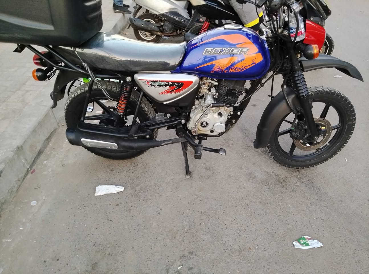 السلام عليكم شباب بوكسر 23 اوراق معروض للبيع والسعر من 850 بكاني مدينه دراجه بيها خيط تبخير بس ماكينتها ناعمه***********
