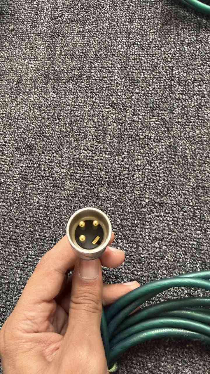 السلام عليكم
كيبلات صوت نوعيتين
نوع الاول BNK طول كيبل ٥ متر 
عداد ٦ كيبلات سعر كيبل واحد ١٥ الف 

نوع الثاني كيبل صيني امتياز 
و فيش نيوترك اصلي 
كيبل طول ١٦ متر سعر ٤٥
كيبل طول ١٨ متر سعر ٥٠
كيبل طول ٧.٥ متر  سعر ٣٠ الف 

مجموع كلهن ٢١٠ الف 

لمعلومه سعر فيش نيوترك زوج ١٨ الف جاي تنباع 

لتواصل خاص 
هذا رقمي ***********
