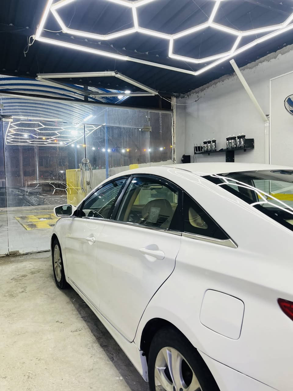 سلام عليكم 
سنواتا 2013 
خليجيه السياره
بيها جاملغين خلفيات مصبوغات 
و بابين مبدلات بدون صبغ
رقم بغداد 
ماشيه 226 الف حقيقي
للاستفسار عن السعر الاتصال ب ***********
