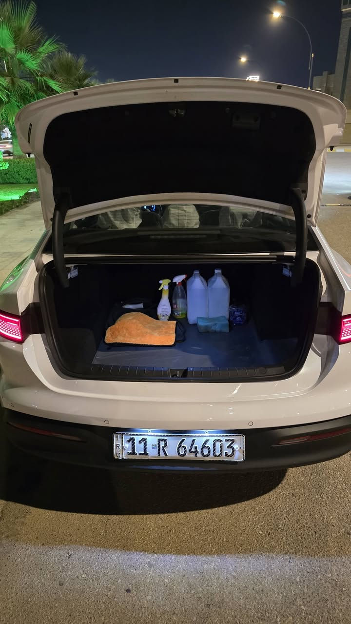 للبيع BYD Seal 05 موديل 2026
اقرأ التفاصيل كاملة قبل التواصل

لون أبيض لؤلؤي مميز ✨
السيارة بحالة ممتازة جدًا واستعمال شخصي .

🔹 سنة الصنع 2025
🔹رقم مميز بغداد بأسمي 
🔹 عداد HEV: 5  الف كم 
🔹 عداد EV: 7 الف كم 
🔹 لون أبيض لؤلؤي
🔹 مكيف ممتاز وأداء رائع في الأجواء الحارة
🔹 اقتصادية جدًا في استهلاك الوقود والكهرباء
🔹 قيادة هادئة ومريحة 
🔹 جميع الصيانات الدورية مُنجزة
🔹 نظافة عالية وجاهزة للاستخدام مباشرة
🔹السيارة مغلفة جلد درجة اولى تفصال مبطن حماية وعزل ارضيتها بالكامل + الجنطة 
🔹برمجة و تحديث وبرامج اخر اصدار
السيارة مناسبة لمن يبحث عن سيارة حديثة، عملية، واقتصادية بمواصفات ممتازة وحالة شبه جديدة. 
بيها طخة في الجاملغ الامامي الأيسر و طرف البنيد بدون اي دواخل موضحات بالصور 

السعر المطلوب ١٨.٩٠٠

 التواصل على الواتساب فقط 
⬇️⬇️⬇️⬇️⬇️⬇️
https://wa.me/qr/C4RFHXVISSRSE1

***********
