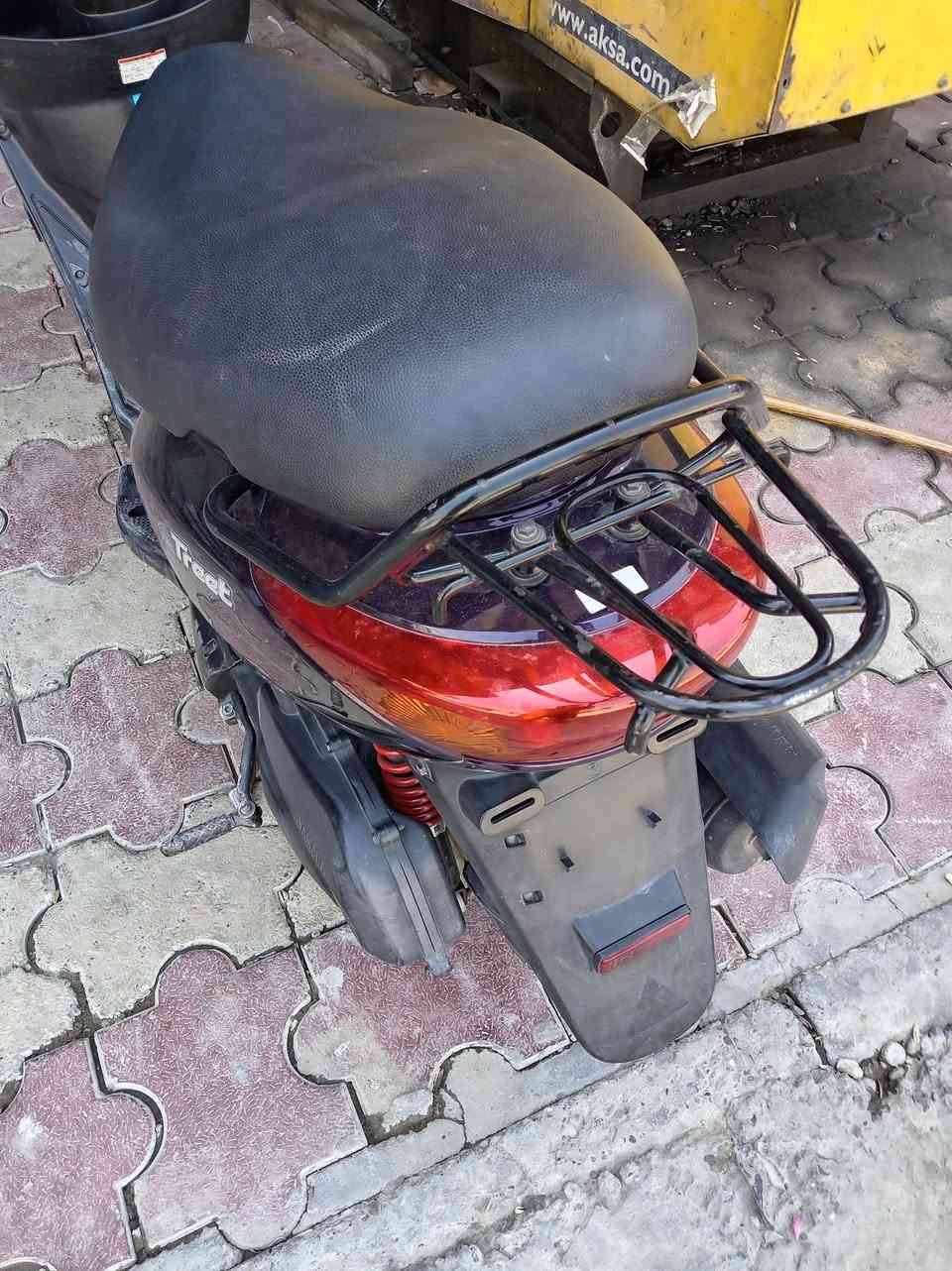 سلام عليكم شباب دراجه لكزز للبيع  مكفوله كفاله عامه كشر ومحرك السعر 1وربع وبيه مجال بسيط الرقم ***********
