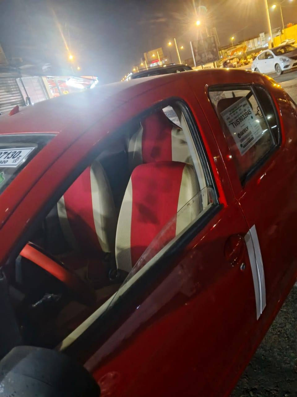 السلام عليكم جيلي باندا2012 
سيارة بدون ضربه مصبوغه جماليه   
كير ومحرك مكفول
صدر ممتاز كهربائيات كلها جديده
تخم تاير وباتري جديد غرفتها نظيفة 
كير ومكينه كورله 
سعرها 40 
مكاني البصره خمسميل
رقم ***********
