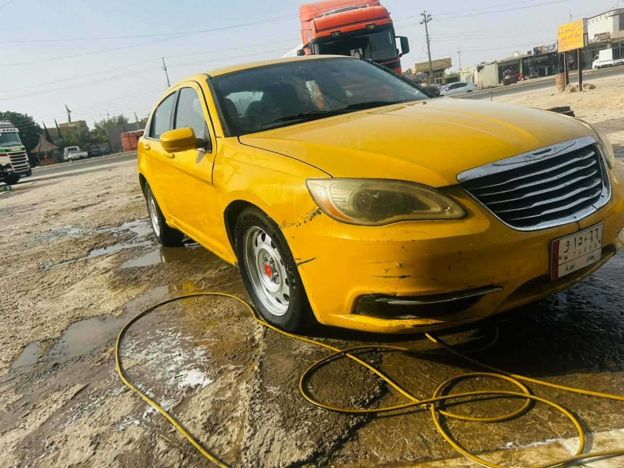 السلام عليكم سياره كرايسلر  سي200  رقم بغداد  كير ومحرك جاهزات وتبريد .وحداديه وتخم تاير مصفره غرامات هيئه ع مشتري ..(علما.  السياره بيه خربطه كهربائيات   تمشي السياره وين ماجان بيع بسعر 23 ورقه او مراس حسب القناعه  راعيه بغداد  حاضر للتحويل .. ((ملاحضه خاص ماجاوب   للستفسار ***********
