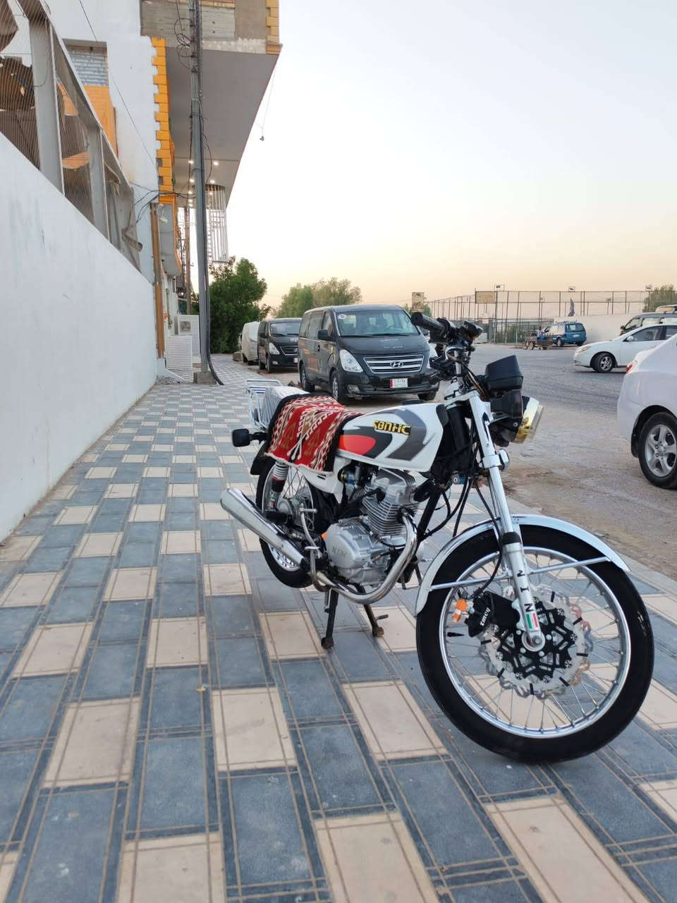 ناما ٣ احرف موديل ٢٥ 
اوراق اصولي وكيلها العارضي
مداور يم وكيلها
الدراجة كفالة عامة
محرك كفالة من الفتح جديد تفيلس ما مفيلس
كهربائيات كله شغاله
بصمة + مقدم دسك + شاحنة بلاد
دبل هورن 
السعر ٩٥٠ وبيها مجال
اتصال ***********
