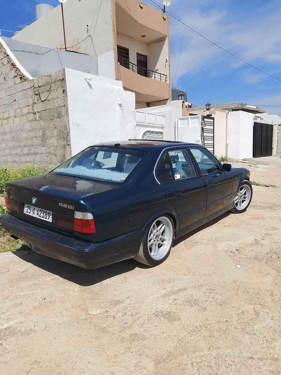 سلام عليكم bmv525موديل 93كركوك رقم جديد سنويه جديد بطاقه بنزين جلد زينون شاشه سقف سلايات دواخل جديد ويل mمميز كير عادي سعر 44..استفسار***********عنوان كركوك باروت خانه
