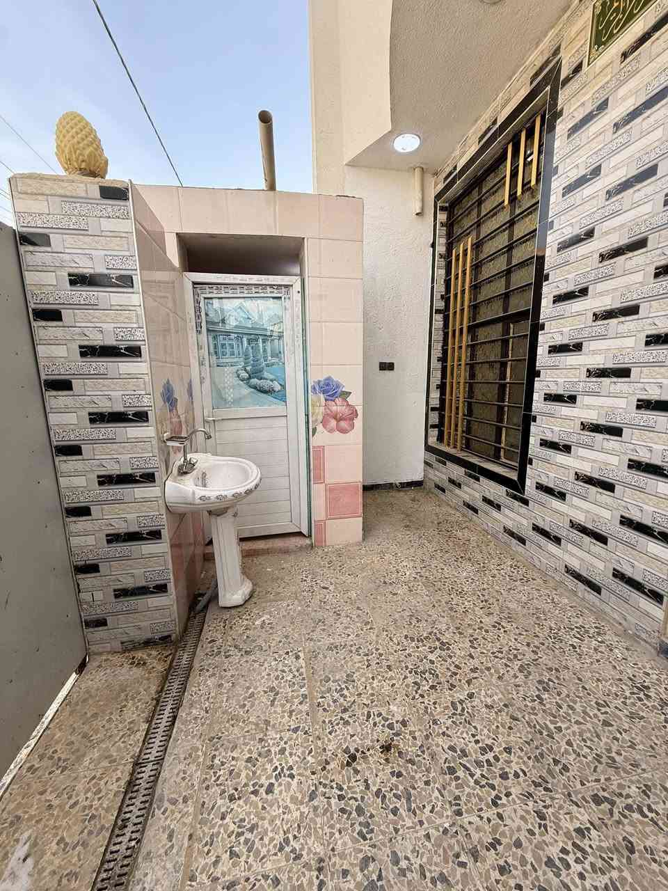 السلام عليكم
مشتمل للبيع 100 متر 
بناء حديث 2024 غير مسكون
العنوان حي الحوراء شارع سيد يعقوب اول شارع 
للأستفسار ***********
