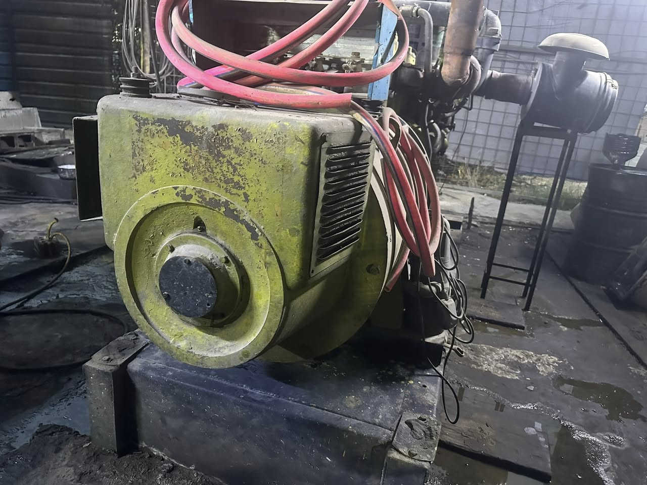 كتر للبيع عندي مكينه خبطة وتركتها راس توليد شغال ٣٠٠ك
***********
