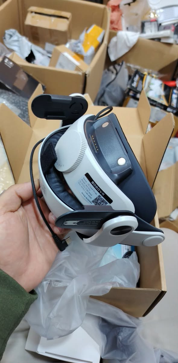 نظارة واقع افتراضي meta quest 2 ذاكره 128GB مع ستناد رأس اضافي + بور بنك نظافة 98‎%‎ عنوان بغداد السعر 280 الف بي مجال بسيط للتواصل *********** متوفر توصيل
