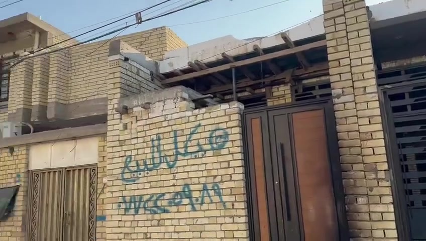 السلام عليكم هيكل للبيع المساحه ٩٠ بي ستقبال مطبخ منور جبير درج شغل درجه اوله ك صبح مسلح ارضيه سطح غرفه جبره تقريب٦ ب٤  شبابيك بيبان كام الشراي يتصل *********** وانا خادم العنوان بغداد حي لكوفه قرب دلالية السيد ثاني فرع ع شارع لعام خدمات كامله مكمله السعر ٦٣ وبي مجال حك لجيه وعيوني لشراي
