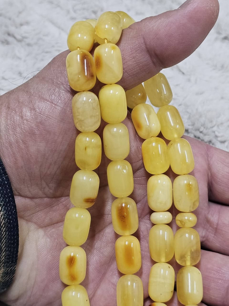 عودة مع عشاق المسابح الخشنة
مسبحة من كهرب بحر البلطيق الحر الطبيعي قليل الشوائب جدا قليلة شوائب قريبة على الصافي شرط وضمان مدى الحياة بأصالة الخامة لاكبس لاضغط لا مسال لامعالج ولاكهرب صيني 
وزن ٥٩ غرام ٤٨ حبه قياس الحبه ١٠.٥×١٥.٥ ملم 
يوجد توصيل لكافة محافظات العراق


**إذا كنت صاحب هذا الإعلان وتريد حذفه لأي سبب، رجاءا أرسل رسالة إلى الدعم الفني**