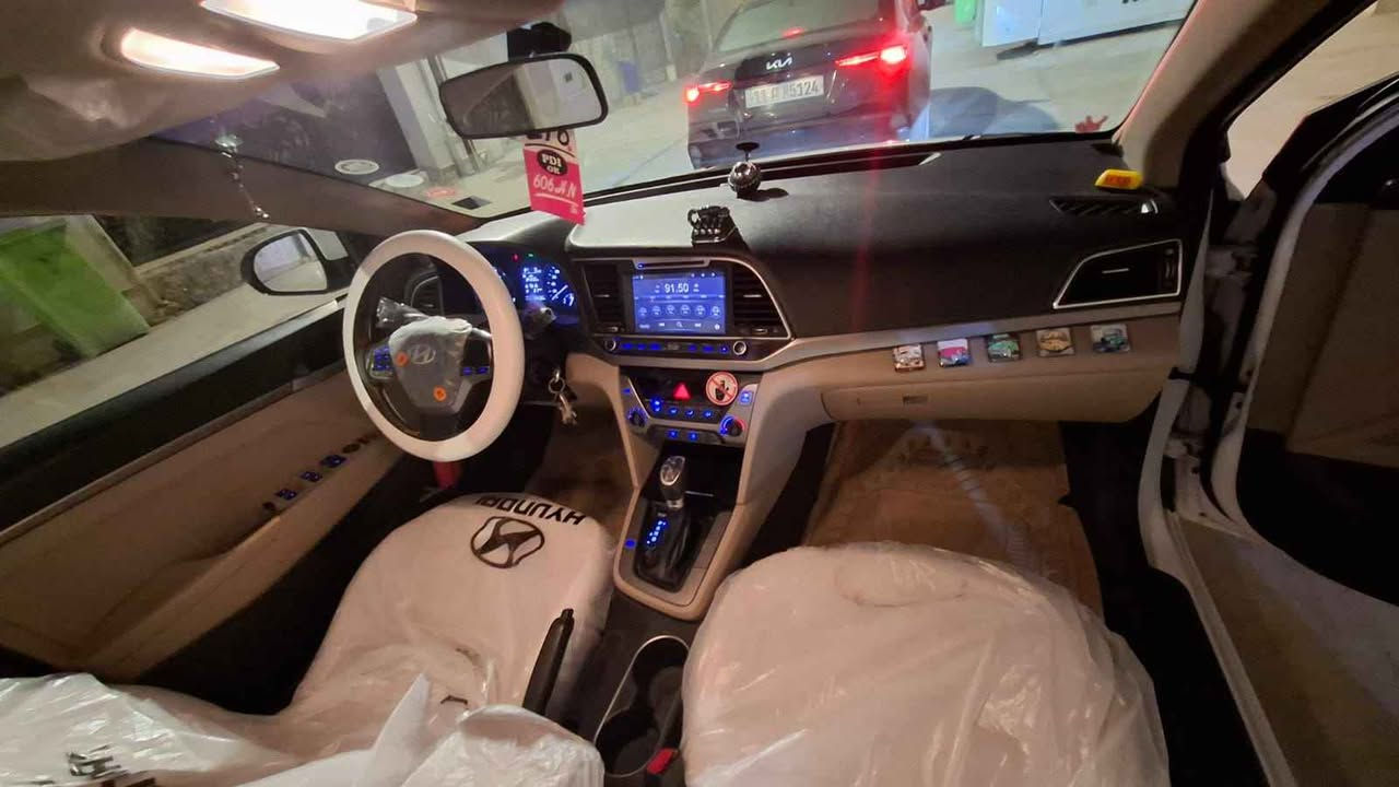 السلام عليكم سياره الانتره  مديل 2017 سياره خليجي سياره كفاله من محرك وكير محرك 200 سياره فقط بيه راشه بنيد جاملغ بدون حادث اثر شخوط وافحص وين ما يعجبك سياره موصفات  فقط بصمه سياره بسمي تحويل ثاني يوم  بصره شارع الوفود رقم .. *********** سعر 133بيه مجال Singapore
