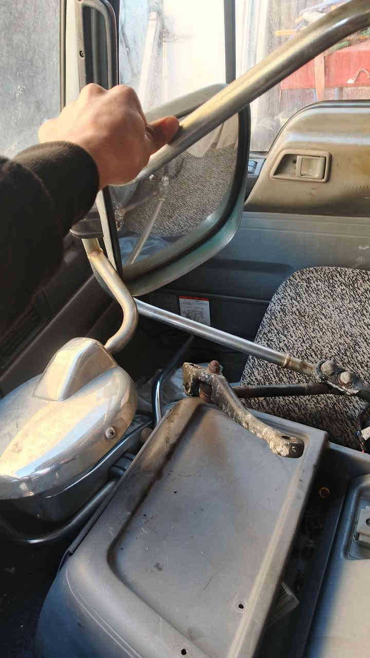 السلام عليكم ورحمه الله وبركاته
قماره هينو انكر لون بلادي سستم ستيل اصلي محوره وكامله ب٥٥ وبيها مجال مكان حله شارع 80 استفسار ***********
