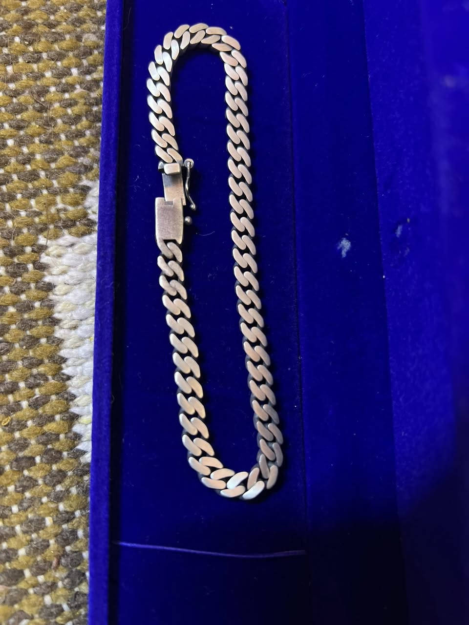 سوار جديد  الوزن ١٧ غرام فضه ٩٢٥ السعر ٧٠ الف


**إذا كنت صاحب هذا الإعلان وتريد حذفه لأي سبب، رجاءا أرسل رسالة إلى الدعم الفني**