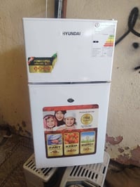 ثلاجه حجم صغير جديده  السعر 55 رقمي 07733630610