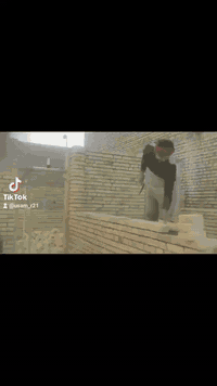 خلفه بناء متفرغ حالين
***********
