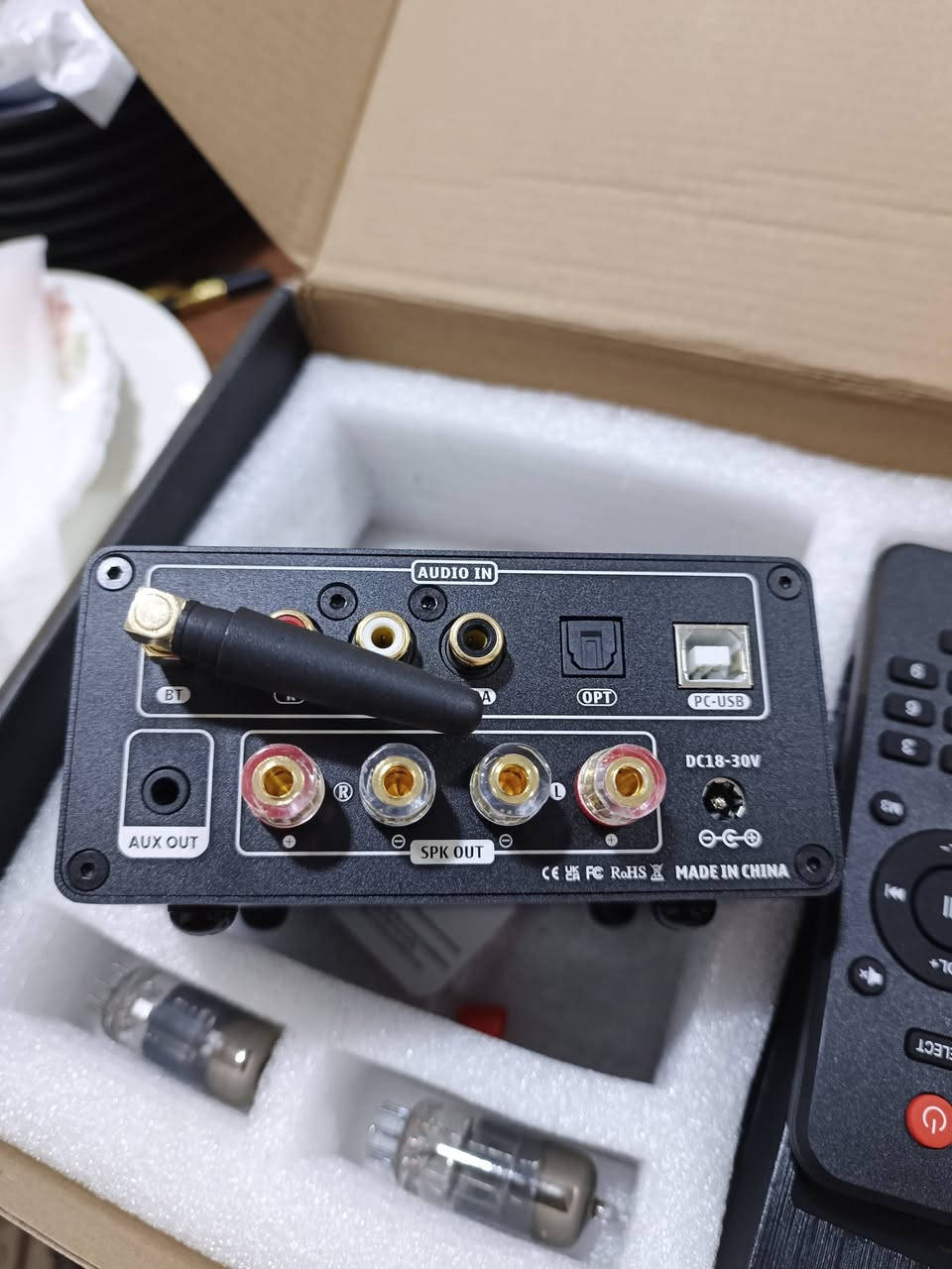 مضخم صوت ستيريو AIYIMA T9
السعر 80 مكاني بصره يوجد توصيل كافة محافظات 

يحتوي على مقياس VU مدمج.
يدعم مدخلات RCA و COA و OPT و PC-USB.
يتضمن أنابيب مفرغة لتحسين جودة الصوت
السعر 80 مكاني بصره يوجد توصيل كافة محافظات 
***********
