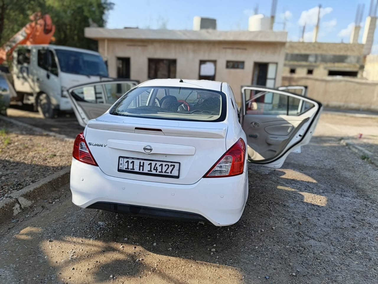 سلام عليكم 
للبيع نيسان سني هندي2019 بليته الزركه رقم بغداد 
لون ابيض ثلجي مواصفاته معروفه ، قفل مركزي ، جام  ، تبريد ثلج ، مرايا جانبيه كهربائي ، ايرباك ،  ،  ، سيارة كير اوتماتيك ، محرك 1.6 ، لا صرف ولا بخار ولا صوت  ،
بدون ضرر

  الموقع ديالئ بعقوبه 
سعر / 90ورقه بيه مجال  
***********
