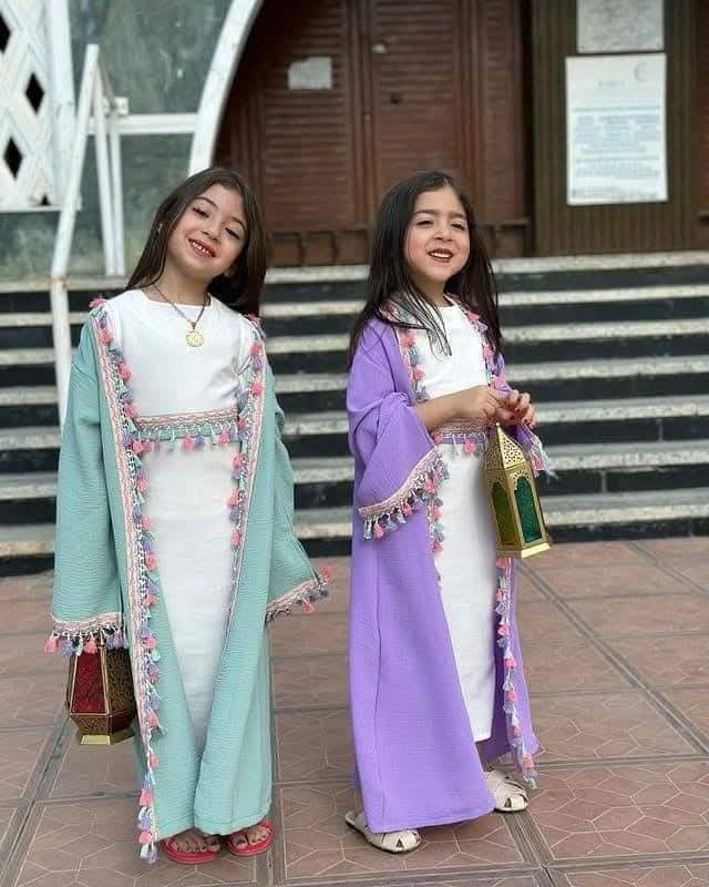 جسر.      B610
تريند عباية رمضان قطعتين 
قماش ماربل ممتاز 
موديل شراشيب 
السيرية 15 
3 الوان نفس الصورة 
قياس 4.6.8.10.12
السعر 10.50. $$


**إذا كنت صاحب هذا الإعلان وتريد حذفه لأي سبب، رجاءا أرسل رسالة إلى الدعم الفني**