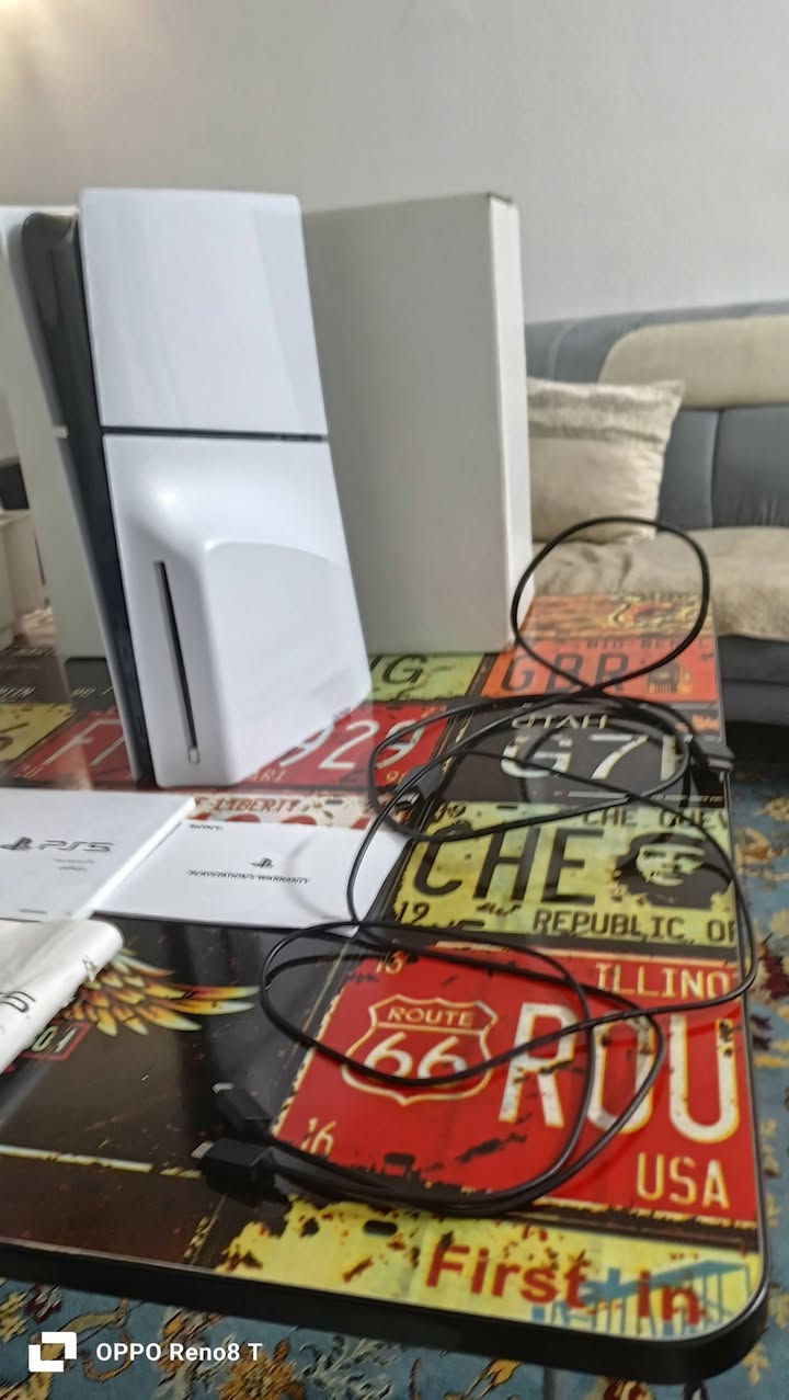 سلام عليكم بلي 5 سلم واحد تيرا للبيع فقط مستعمل قليل اخو الجديد جميع محلقاته كاملة و اليده الاصليه ويا و لعبتين جي تي اي 5 و بيس 18السعر 725 و بي مجال للاتصال *********** المكان الدوره
