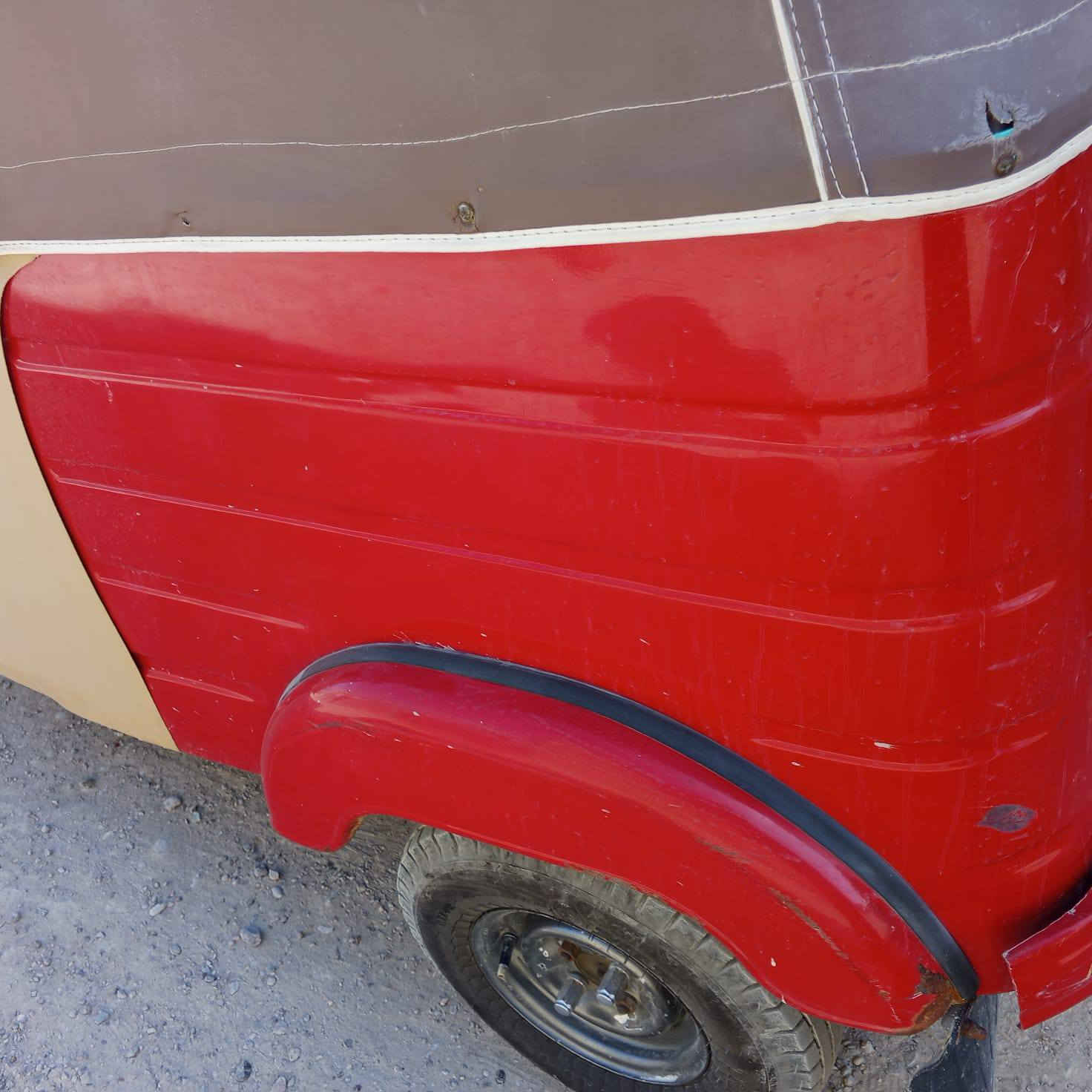 سلام عليكم شباب تكتك البيع موديل 18 اوراق كامله بس محتاج وريد ابيع الله شاهد تكتك رقم شاصي سويت دوسه وراح بس اوراق كامله 7 وتعهد حلال وحرام مكاني بغداد الحريه سعرها 1500 مستعجل عل بيع ***********
