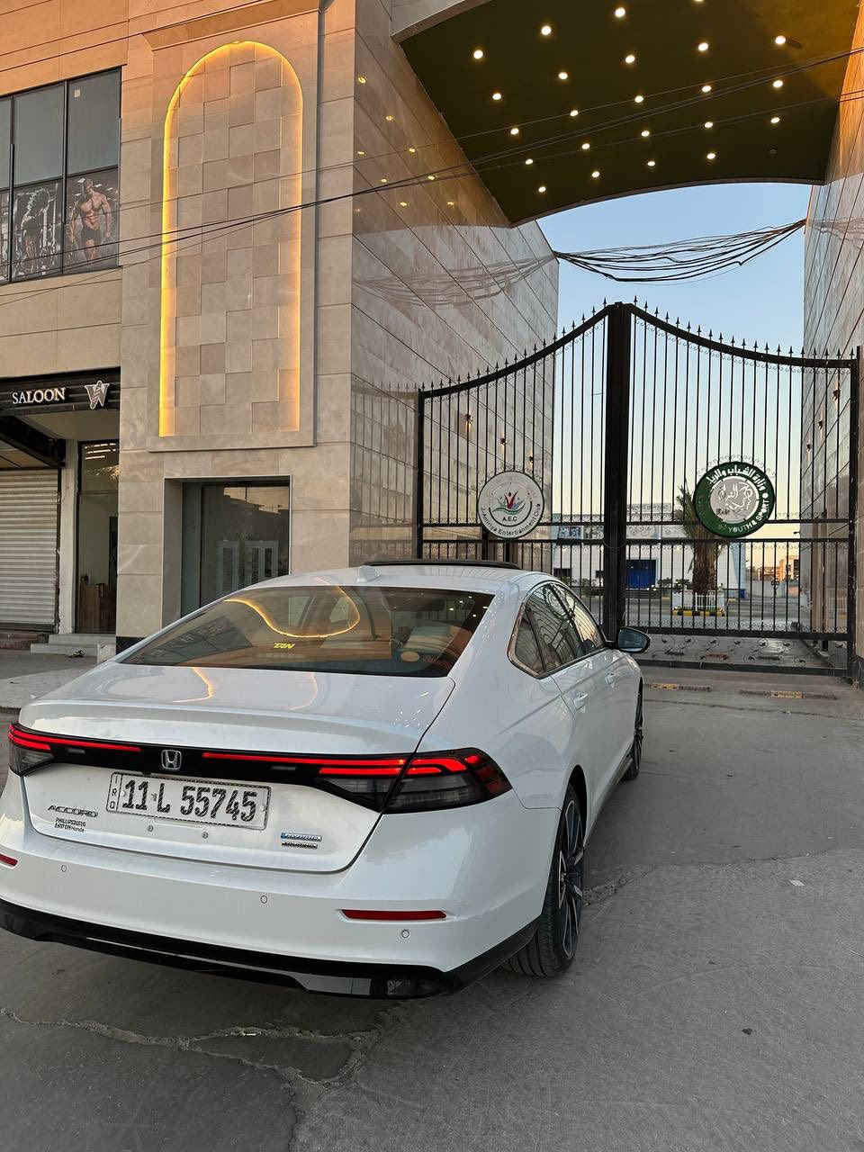 سلام عليكم
سعر مناسب وجاهزه سياره بدون نقص
هوندا اكورد تورنك هايبرد 
موديل ٢٠٢٣
سياره بيه صبغ بنيد وبارد بلجاملغ 
سونار مرفق مع المنشور
مكانه بغداد الاعضمية
للاستفسار  خاص او واتساب
***********
