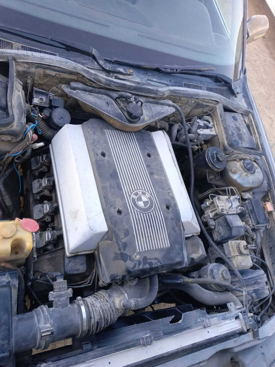 موديل 1992 رقم بغداد دولي بسمي لل 28 حجم 740 مكينه 8 كير تمساح  مكينه كير خير من الله غرفه جلد اسود كشنات كهرباء السياره جاهزه من كلشي حداديه 80 بلميه تخم تأثير ويل خليه مصبوغه عام بدون ضربه فتحه سلايت شغاله كهربائيات كله شغاله مكاني كربلاء طوريج الحولي 
السعر 57 وبيها جال للشراي 
***********
***********
