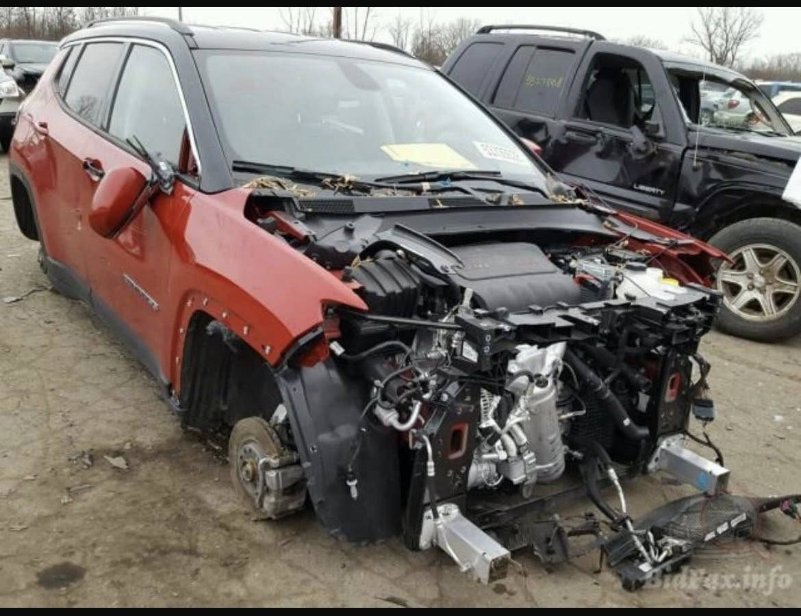 للبيع جيب كومبارس 2018
امريكي حادثها فقط بنيد سرقه فول موصفات تو كلر لمتد 
سعرها 120 وبيها مجال بسيط مستعجل ع البيع 
***********
