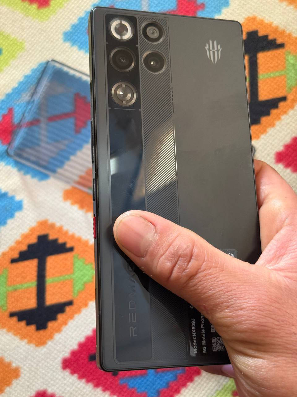 سلام عليكم ريد مجك 11برو نسخه عالميه ذاكره 256 أخذته قبل شهر من وضمانه وياه الوصل مال الشراء من الشركه تجي تفحص بيدك الجهاز كارتونه وشاحنه 80وات وصل الشراء مالته سعره 950 مكان البصره بلزبير رقمي ***********    ***********
