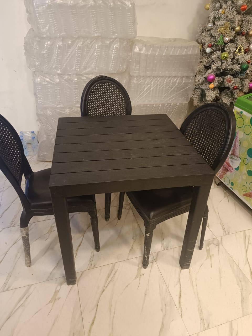 تجهيز محل كامل للبيع مرطبات ومؤكولات لاستفسار +964 782 739 8485
