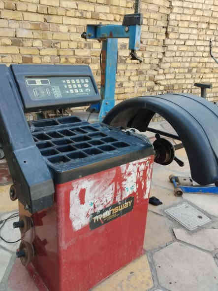 السلام عليكم محل بنجر كامل جهاز بلنص وكمبريسر وخالعه وجك وصوندات ومسدس فتح كوسره ركع الغراض كله نضيفه وشغاله 
تلفون ***********
