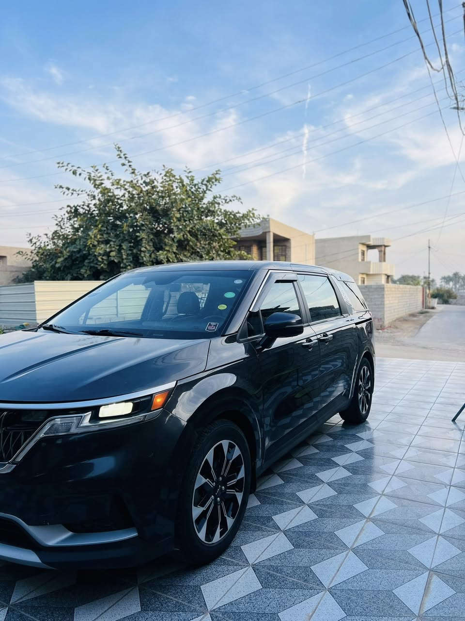 السلام عليكم ورحمة الله وبركاته 
للبيع او مراوس حسب القناعة 
كيا كرنفال 2022 
رقم اربيل بأسمي تحويل ثاني يوم 
مال جناي مو مال خطوط 
الفئة Lx
8 راكب
اكشانه جلد+ تدفئة تبريد 
محرك 3.5 بانزين
كير 8 نمر
اربع مودات قيادة 
سايدبريك بصمه اتو هولد
ستيرن فول تحكم 
تحديد مسار
قيادة شبه ذاتيه
رادار تفاعلي امامي
رادار تفاعلي خلفي
رادار تفاعلي جانبي
تبريد 3 قطع
برده بوب بلادي
5 بصمات 
أبواب سلايت كهربائية 
جنطة كهربائية 
كامره خلفيه 
اشاير بالمري
تشغيل عن بعد
شاشة كبيرة 
ممشى 150 الف كيلو
ويل كب بلادي 19
لايت زنون بلادي+LED
بك لايت LED
وبعد بيها مواصفات 
السعر: 225 
العنوان:صلاح الدين قضاء الضلوعية
للاتصال: ***********
