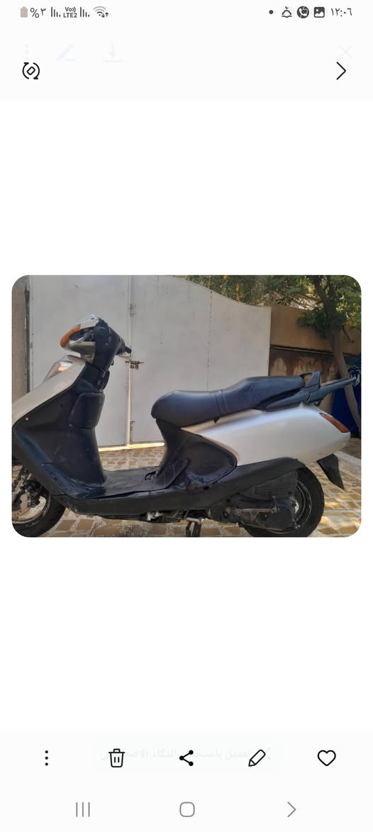 السلام عليكم دراجة هونده سببسي ياباني بلاد سرعة ١٠٠ نكره سلف وهندر مكينة ناعمة خير من الله شلعة ومعدل تخم تاير جديد باتري جديد دبلات بلاد لايت بك لايت اشاير السعر ٤٠٠ بيه مجال بصيط الاتصال ***********
