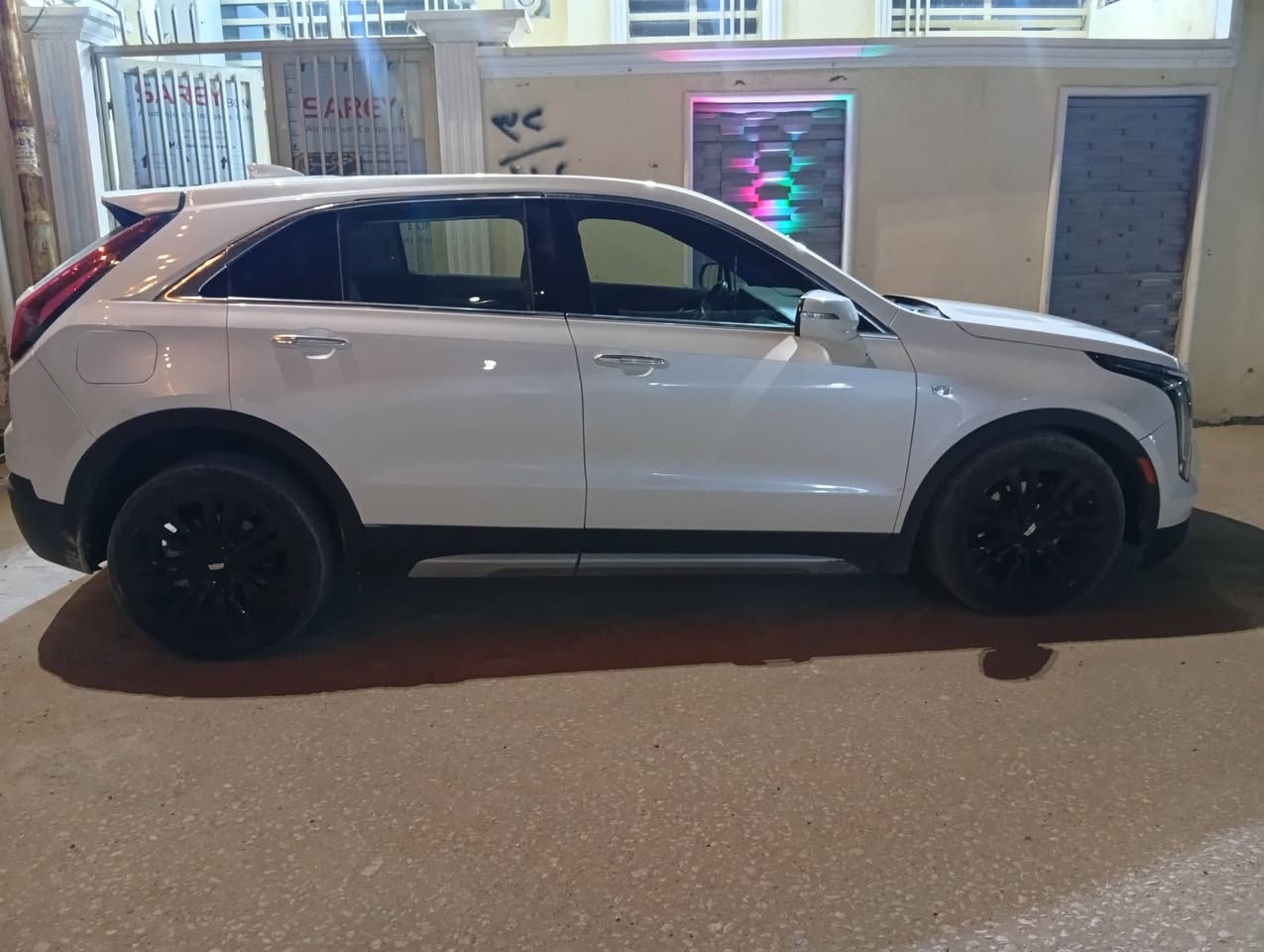 السلام عليكم كاديلاك xt4 موديل 2023ماشيه 17000km.   للاستفسار ***********
