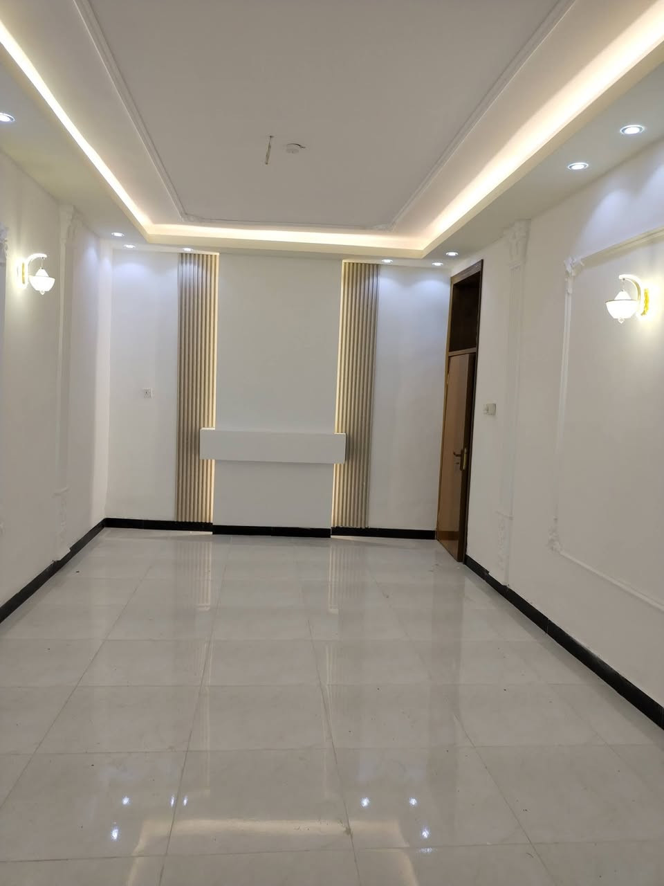 دار طابوا صرف مساحه ٢٢٠متر طابقين ٣غرف نوم مع صاله كبيره هول مجمع صحيات حديقه كراج سياره موقع ممتاز كافه الخدما طويريج حي الشهداء الشارع العريض فرع ٤ تفاصيل على الخاص مكتب حيدر للعقار *********** السعر ١٦٠ مليون مع المجال بسيط
