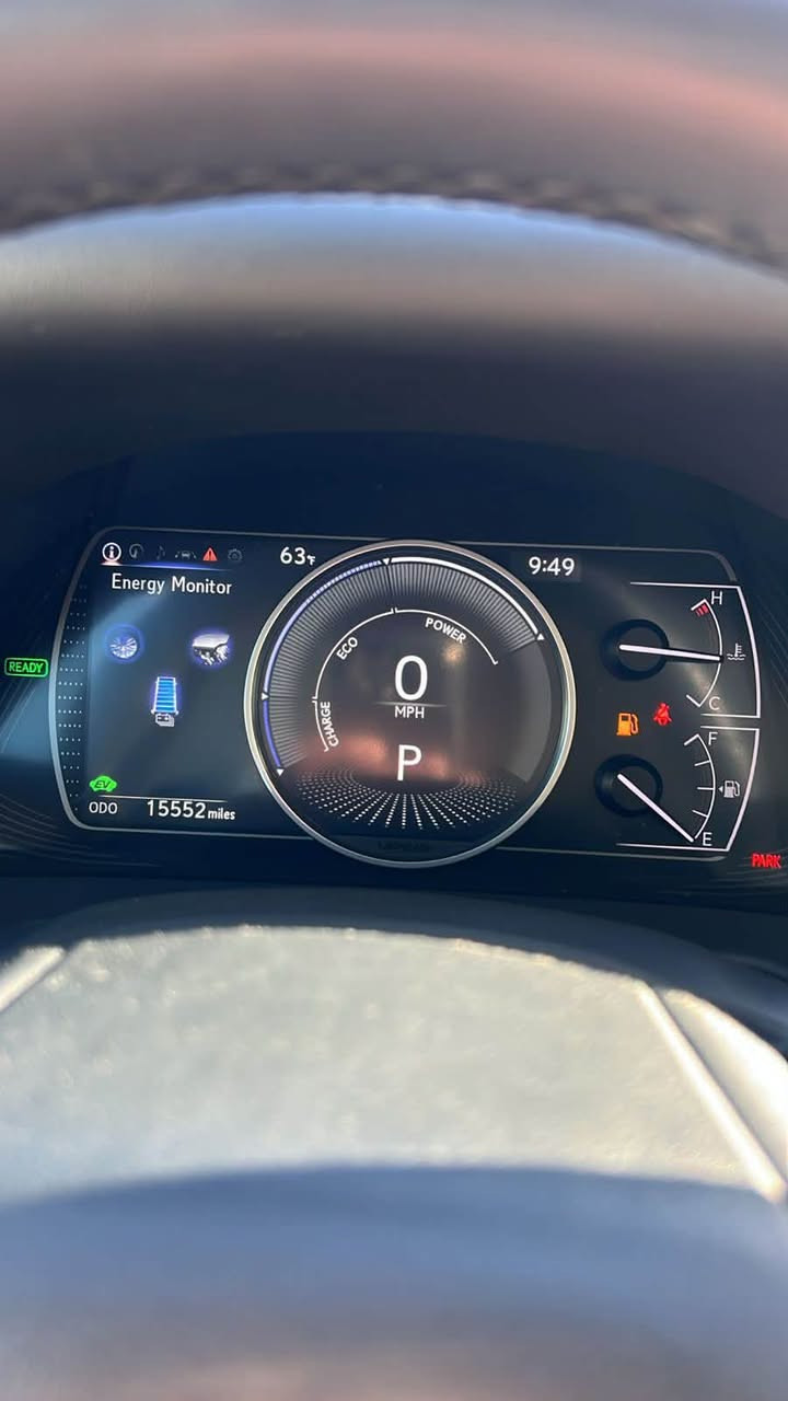 Lexus es 300 hللبيع 
 2025 هايبرد 
لون ابيض 
السيارة فول مواصفات ١/١ 
مكينه 2500 هايبرد 
رقم اربيل سيارة دخول جديد 
16الف miles 
شواصي ولغود سليمه
بعض من مواصفات السيارة 
حساسات امامي و خلفي 
رادارات امامي و وجانبي 
مري شفط 
شاشه كبيره لمس 
نقاط عمياء 
تحديد مسار 
مثبت سرعة تفاعلي 
تدفئة تبريد كشنات مع خرن ميموري 
تدفئة ستيرن 
فتحة سقف 
داتا شو 
نظام صوتي من JBL 
شاشة جبيرة نظام كار بلي وايرليس 
شحن لاسلكي  
مري شفط وكهرباء 
كشنات كهربائية 
هندبريك بصمه 
اشاير بالمري 
نظام ما قبل الاصطدام 
دخول ذكي اربع ابواب 
صندوق كهربائي يفتح من الاسف كذالك 
فتحة سقف 
تشغيل عن بعد 
حادثها سيارة جاملغ الايسر وبنيد مبدله تفصيخ 
وسيارة راجعه بلادي 
وبيها بعد هواي مواصفات معروفة 
السيارة جاهزة بدون نقص 
السعر 295 وبيها مجال 
للاستفسار ***********
يرهم مراوس بالكزز Lx570 موديل 16وفوك
