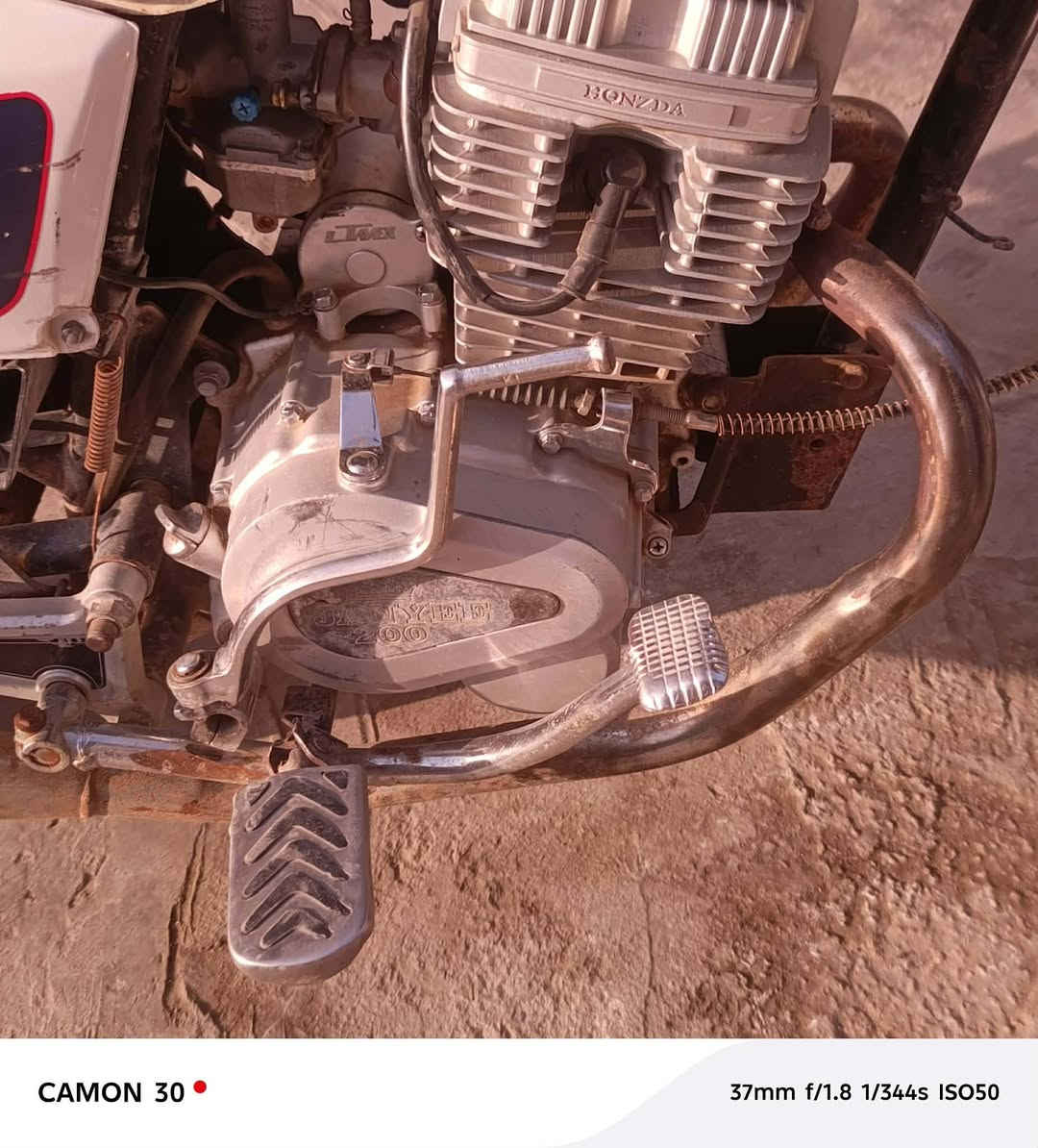 سلام عليكم دراجه البيع جني دبل بلك نضيفه أوراق كامله مديل 18محرك مامفتوح كهربائيات شغاله زوج تايرات جدد سعر 350وبيها مجال شراي يتصل ع رقم ***********
