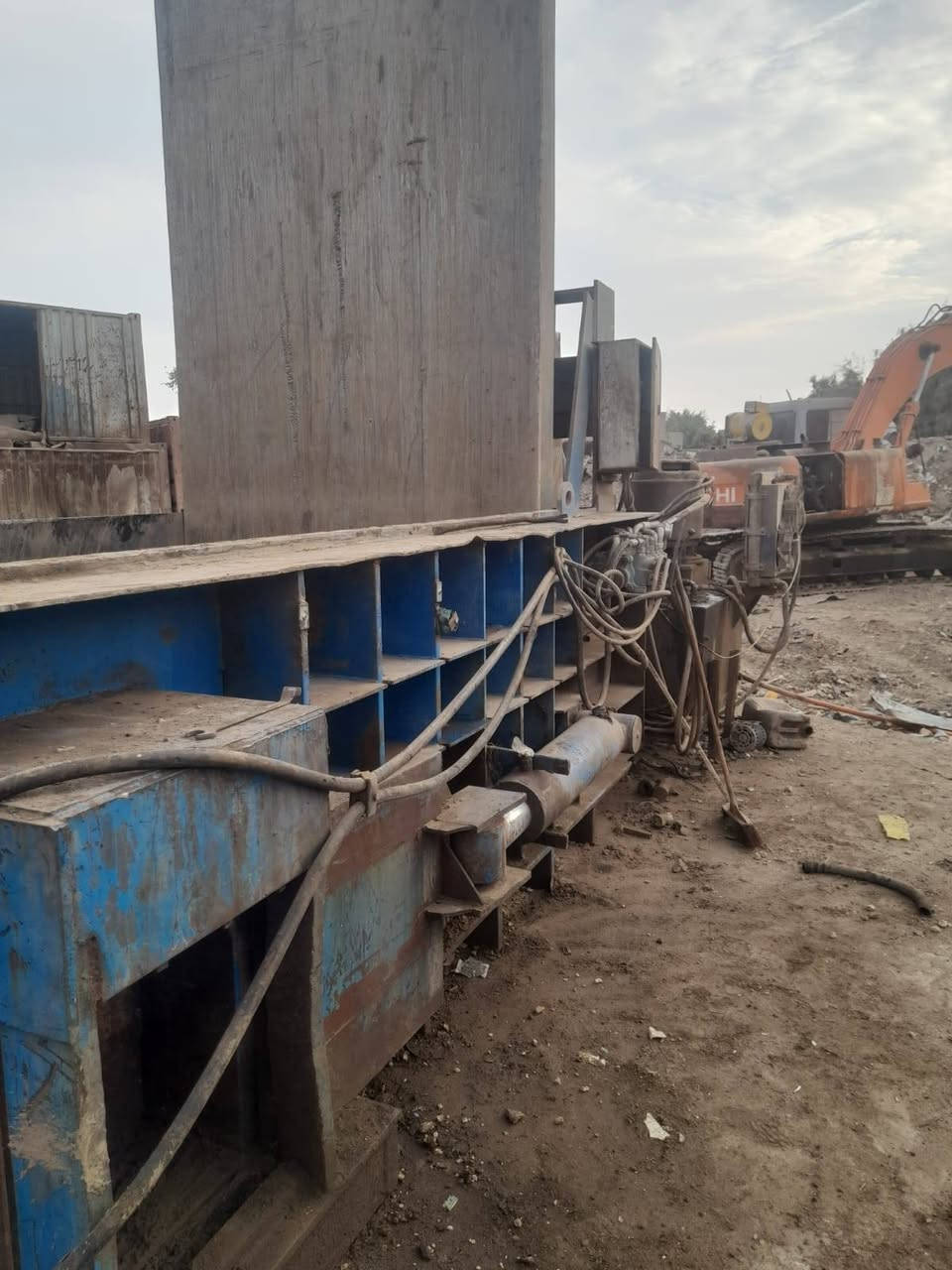 عليكم مكبس حديد للبيع جاهز للعمل قياس 2/3متر وزن لكبسه من 500الئ 1250
للاستفسار ***********
