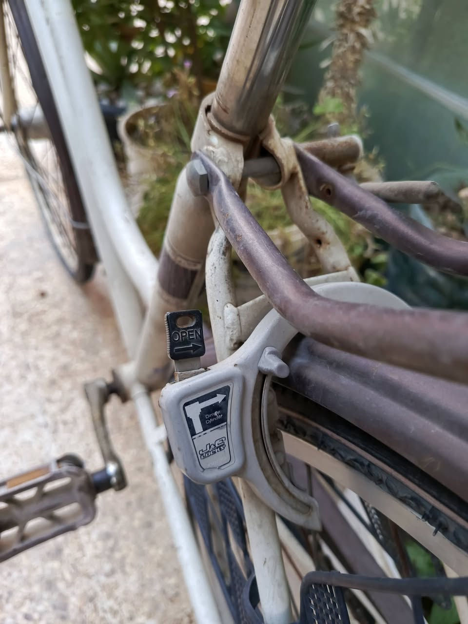 متاح عبد الحليم حجم 26🚴🏻
نضيف كلو شغال تايات جدد
🛑حساس LED
🛑سرج طبي نفخ 
🛑سيباية نفخ
🛑كير 7Speed
🟢سعر 85 وبي مجال بسيط


**إذا كنت صاحب هذا الإعلان وتريد حذفه لأي سبب، رجاءا أرسل رسالة إلى الدعم الفني**