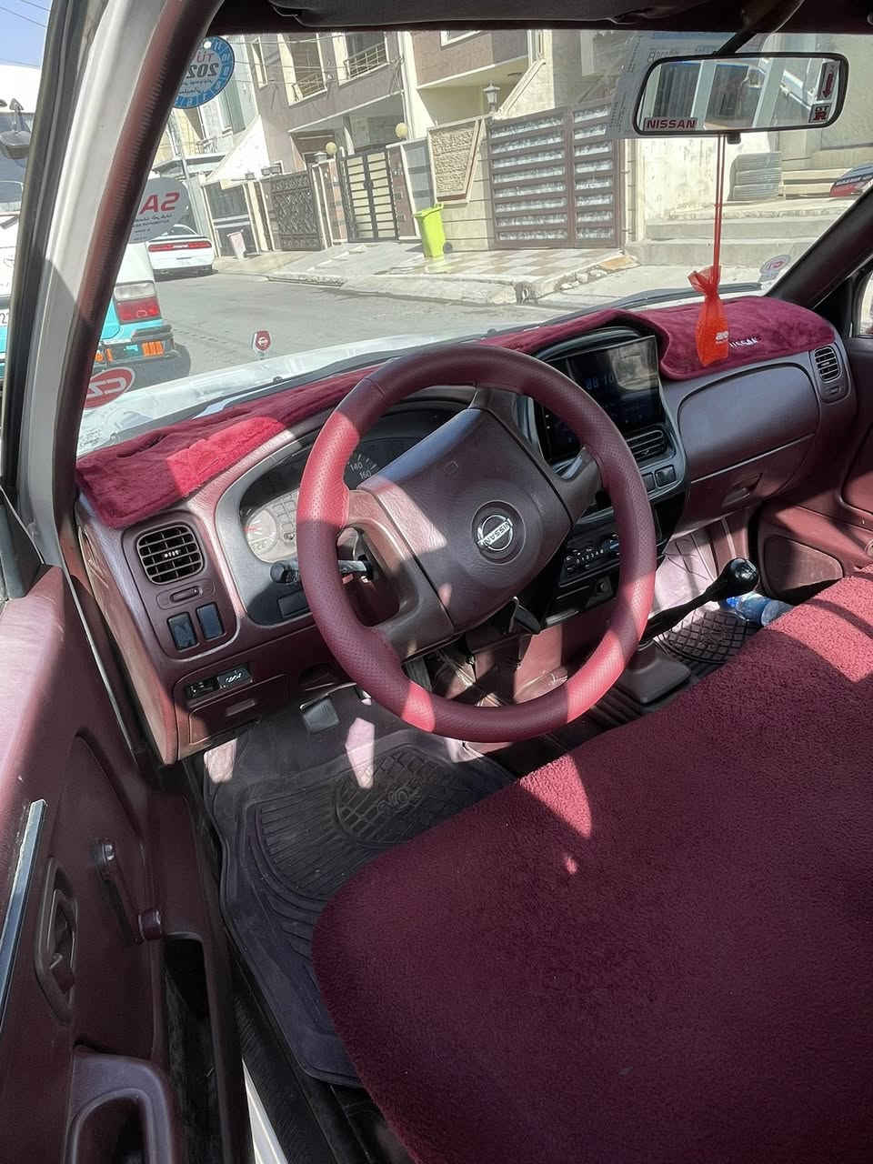 نيسان ٢٠٠٧
سه نه وي تا ٢٠٣١ ه 
ته بريد و گير و مه كينه و به ناوكردن به شه رت
بس ده نگي زنجيري تيدايه
جاهيزه و هي ناو كاسبيه
دوو بستي له به يني ده رگا و بودي سبوغ ه
هيجيتري نيه هه مووي به شه رت 
سعري ١١٧ و مجال
واتساب ***********
