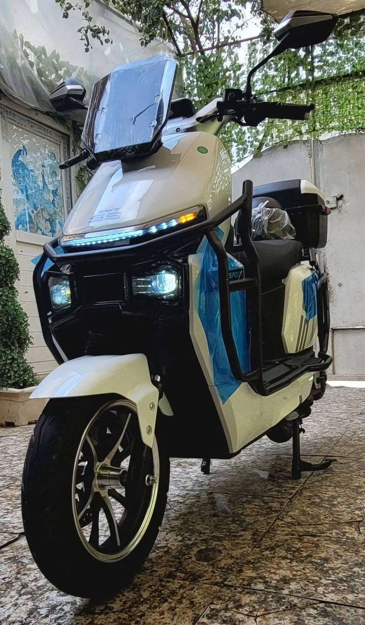 من رخصه المدير دراجه للبيع  دراجه ماماشيه جديده لك ملف ٢٥٠٠ تاير حجم جبير السعر ١١٠٠ قفل دراجه جديده ماماشيه مكاني بغداد سبع البور لاستفسار اتصل على الرقم ***********
