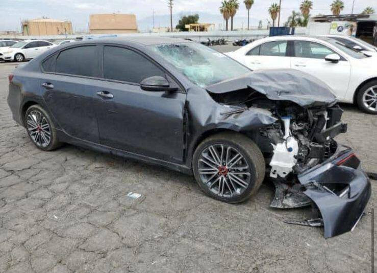 سيارة كيا فورتي Gtlin رقم بصره/ بصمه تحكمات ستيرين شفتات/ محرك تيربو
تخم تايرات جديد وحداديه
موصفات سياره كلش هواي
ماشيه٧٠ الف صرفيت البانزين كلش حلوه 
السعر ١٥٢ مكان سياره البصره حي الاصدقاء
***********
