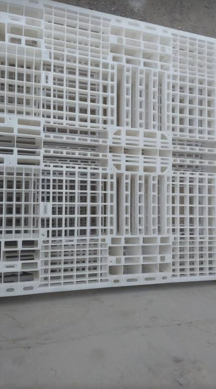 اسكيب بلاستك وزن 18 كيلو
القياس 130 /110.      العدد 1000. قطعه 
يوجد توصيل داخل بغداد.       ***********
