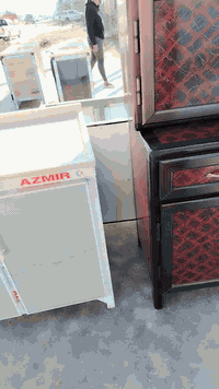 السلام عليكم كاونتر مستخدم للبيع العنوان المفرق الطرق والجسور مقابيل العزات بالاتجاهق السعر 200 وبي مجال للاستفسار ***********
