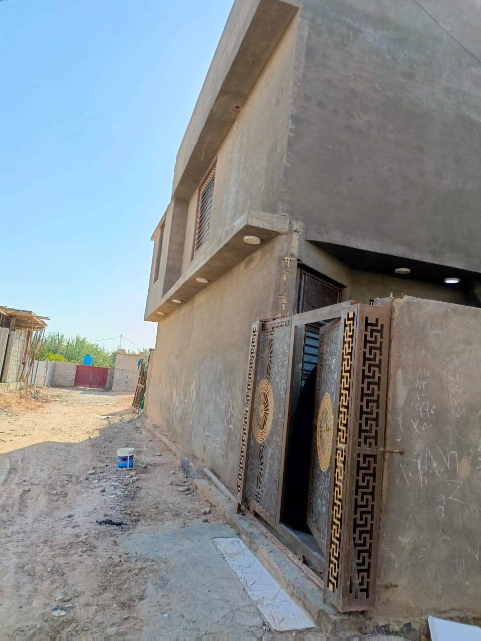 على بركة الله 
بيت زراعي مساحة البيت 290 متر تفاصيل البيت 

 طابقين بيه 5غرف بناء حديث طابوق وصب وتفاصيل أكثر اذهب إلى أول تعليق هناك مقطع فيديو من الداخل 
            
                      موقع البيت 

 كربلاء المقدسة قضاء الحسينية بشارع الشامي او

 شارع الدكاترة بالجرية 25 قرار محكمة يبعد عن 

 شارع السيده زينب عليها السلام ما يقرب #كيلو 

   علماً البيت مؤجر في الوقت الحالي   
   
                       وما يميزنا 

 هو ذكر السعر والمقابلة مع صاحب العقار مباشرة
 
سعر العقار #130مليون وقابل لتفاوض للاستفسار

 اكثر يمكنكم التواصل عبر الواتساب او الاتصال 

          برقم ***********

وللاطلاع على باقي العروض يمكنكم التواصل عبر 

 الصفحة الرئيسية راجين منكم الإعجاب والمتابعة بالصفحه
