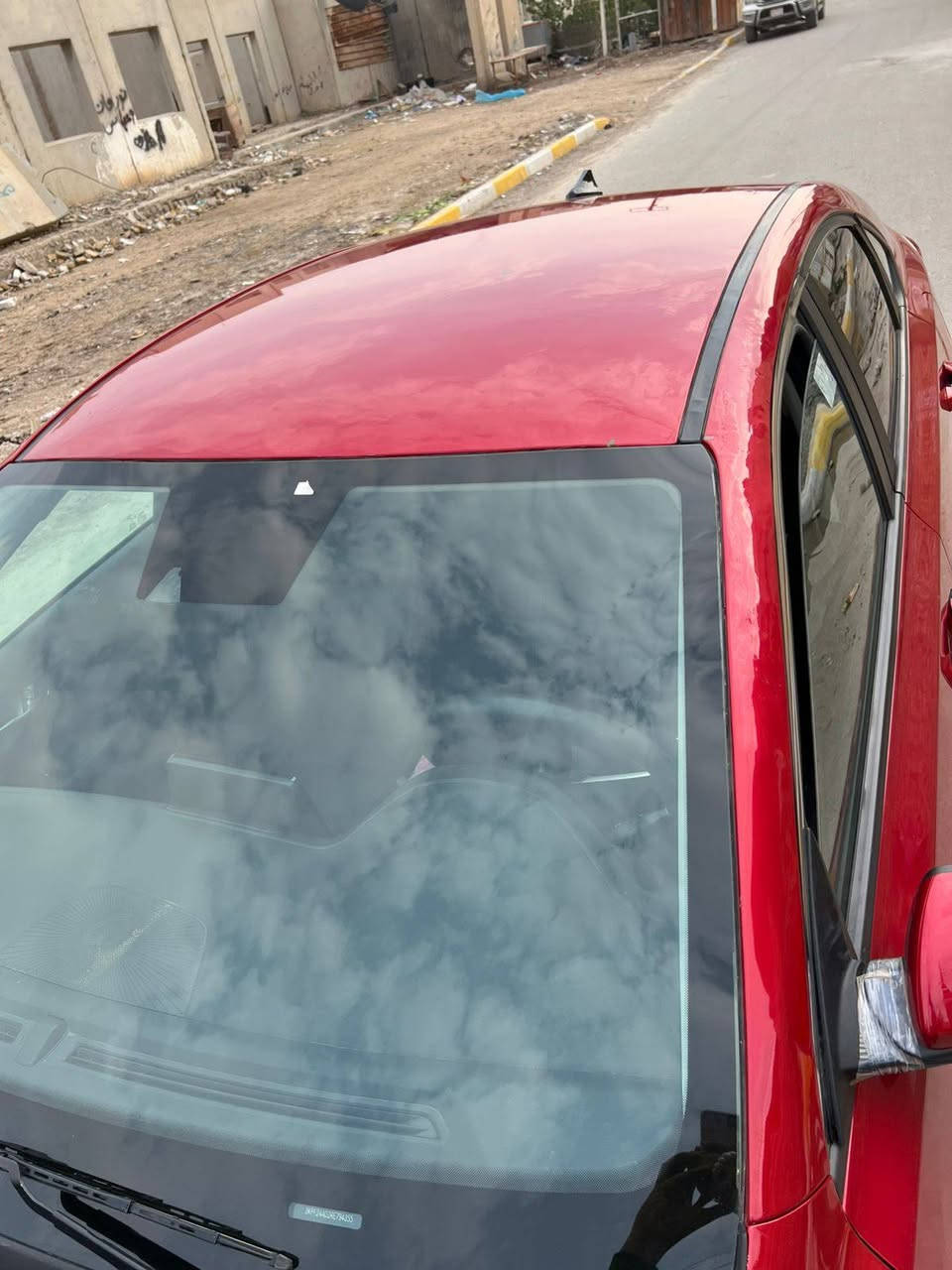 السلام عليكم فورتي للبيع موديل 2024 وارد امريكي مواصفات نص فول 
بدون رقم
 
تبديل بابين وبنيد نفس الون امريكي
لون ماروني
صور الحادث بل منشور 

شواصي لغود مكفوله 
السعر 120 وبيه مجال 
***********
